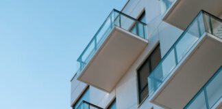 Omezení pohybu se podepsali na spotřebě energie v domácnostech