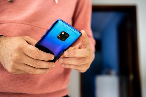 Huawei údajně vyjednává o prodeji prémiových značek smartphonů