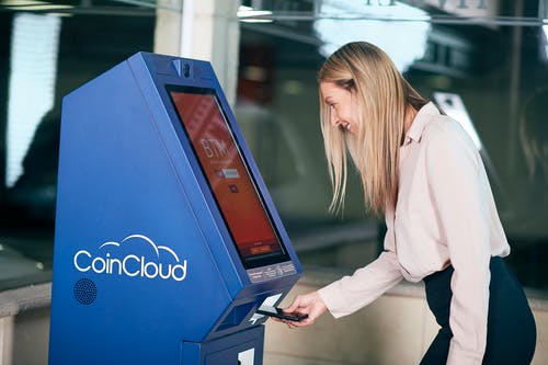 Češi upřednostňují spíše pravidelné investování nižších částek